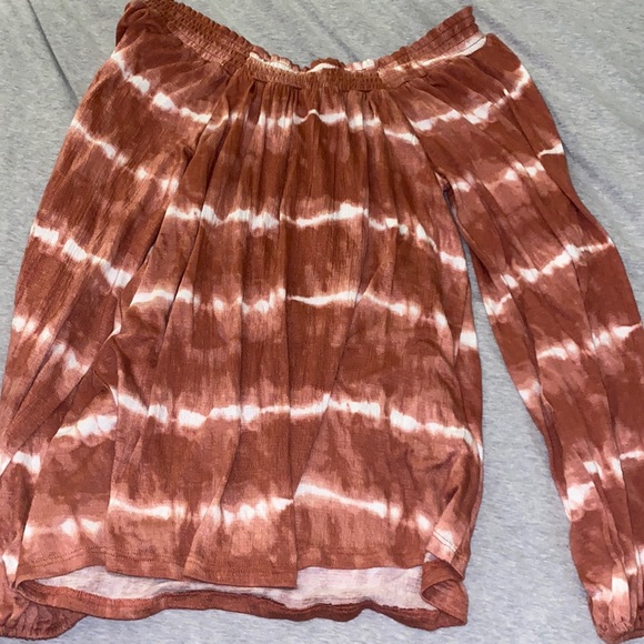 Buckle Off-Shoulder Women’s Top - Picture 3 of 4